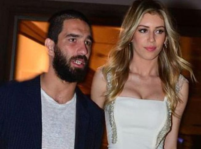 Polémica en las redes sociales por la ex novia de Arda Turan