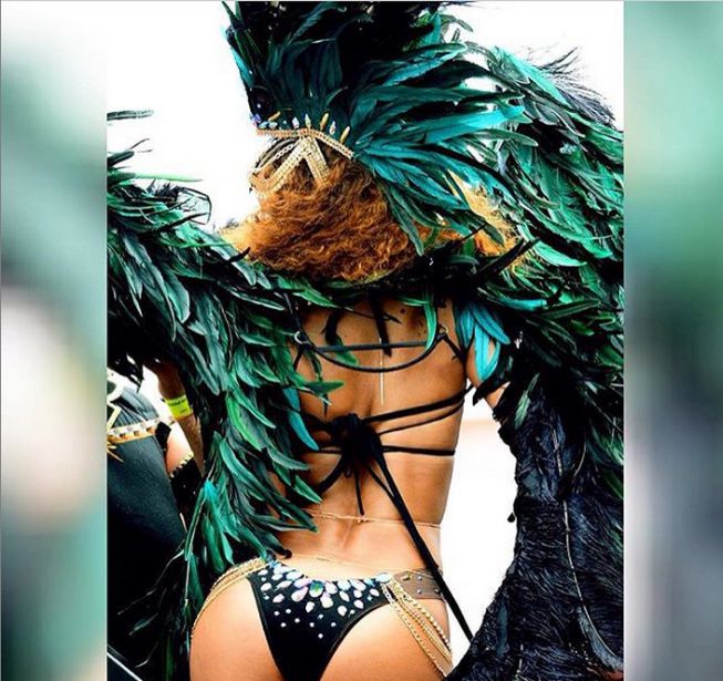 Foto del 'derriere' de Rihanna subida en una carroza durante el Carnaval de Barbados