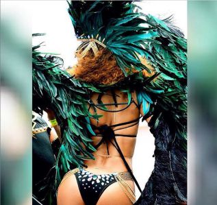 Foto del 'derriere' de Rihanna subida en una carroza durante el Carnaval de Barbados