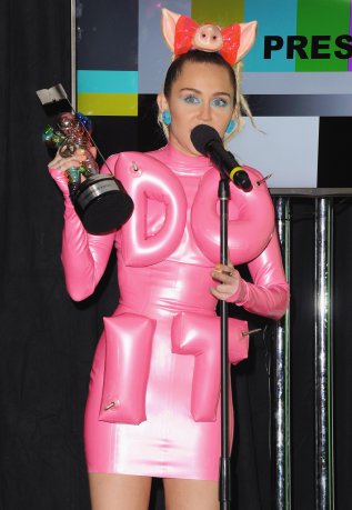 2015 MTV Video Music Awards - Press Room