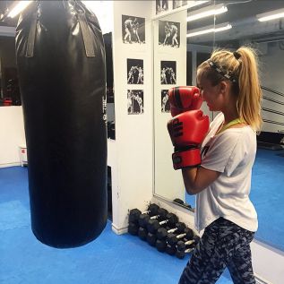 Cuidado, Neymar: Beatrice es una mujer de armas tomar!