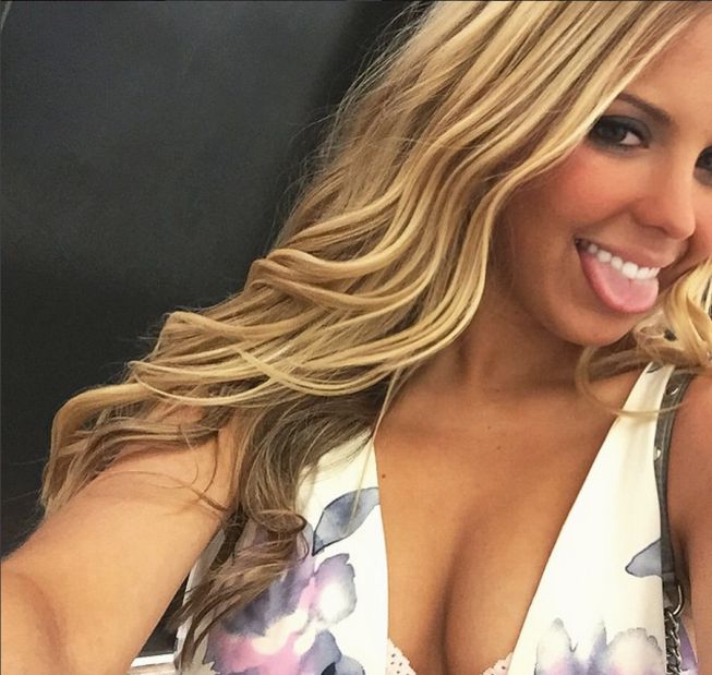 Simpática y con una mirada pícara, dos de sus armas que la convierten en una mujer de lo más sexy.