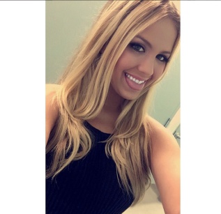 Simpática y con una mirada pícara, dos de sus armas que la convierten en una mujer de lo más sexy.