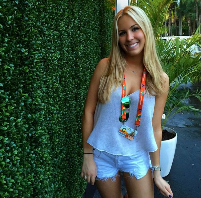 Preparada para animar a su hermana gemela Eugenie Bouchard en la MiamiCup