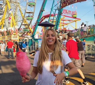 Un día en el Parque de Atracciones, en el que no puede faltar el algodón de azucar.