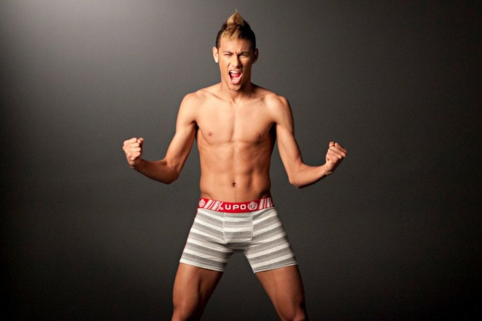 Deportistas que posan en ropa interior