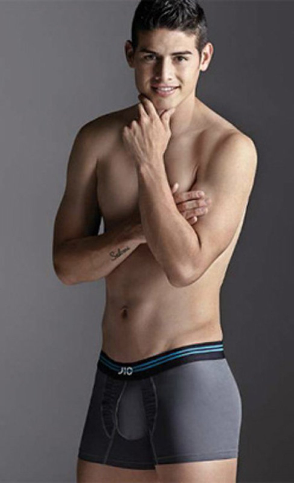 Deportistas que posan en ropa interior