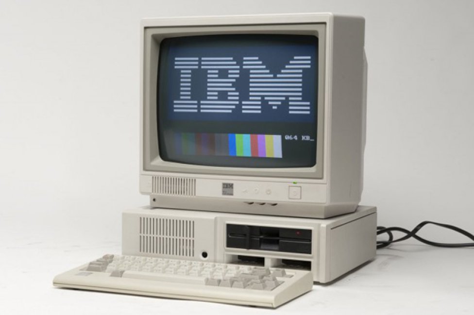 Así eran los primeros Ordenadores Personales de IBM en 1989. Los precusrores del PC, antes de que surgieran los 'clones'.