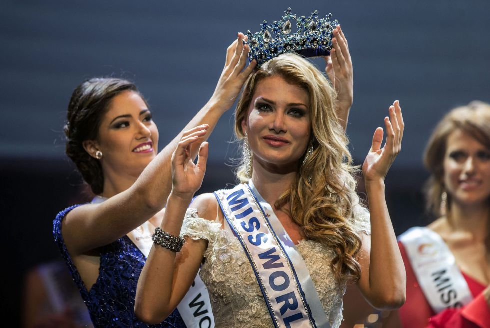 Mireia Lalaguna, consigue la corona de Miss World Spain 2015