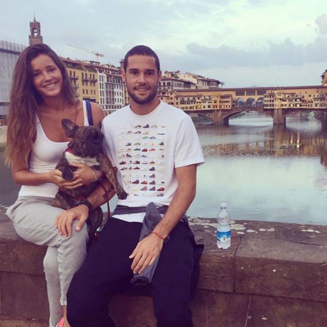 Mario Suárez comparte una foto en la cama junto a Malena Costa