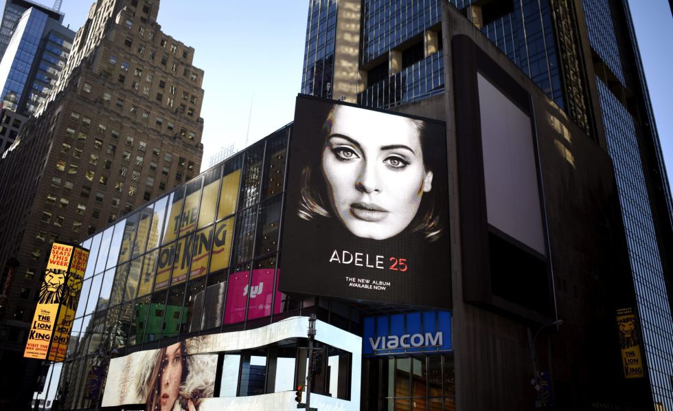 El tercer álbum de Adele, '25' divide a los criticos musicales