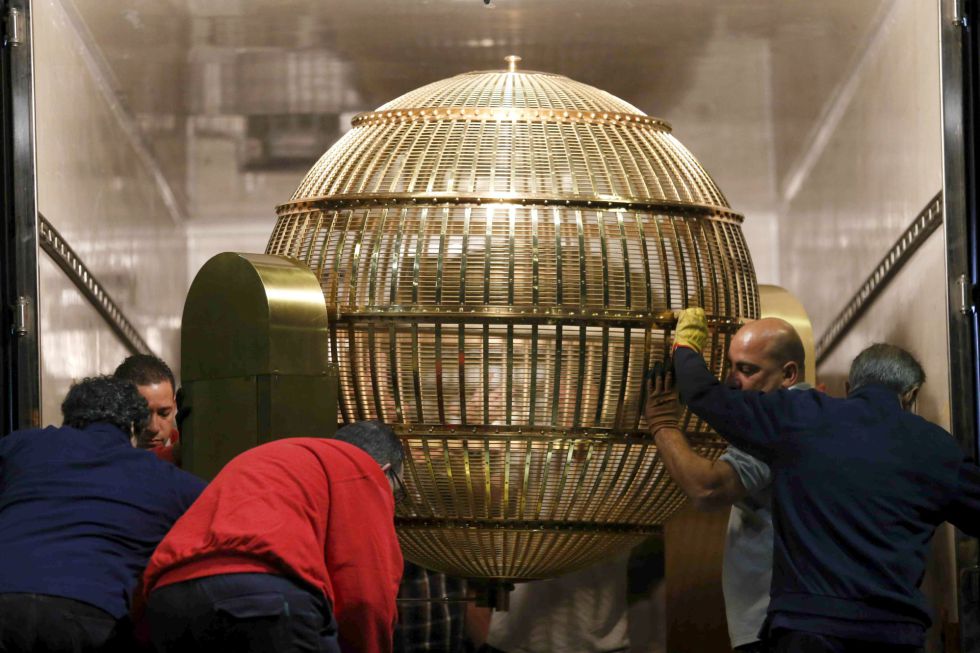 Así llegaron los bombos de El Gordo al Teatro Real