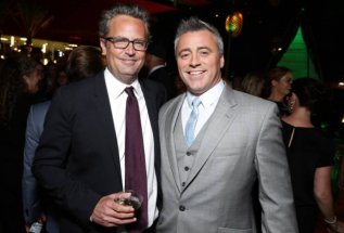 Matthew Perry y Matt LeBlanc en 2015. Sus personajes eran inseperables y parece que de aquella época todavía queda una bonita amistad.