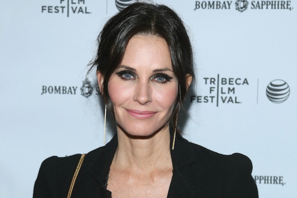 Esta aparición de Courteney Cox dejó impactados a muchos, parece que la actriz se ha pasado con el botox.