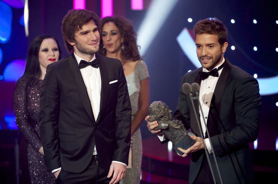 Lucas Vidal y Pablo Alboran recibieron el Goya a la mejor canción por 'Palmeras en la Nieve'de manos de Alaska y Rosario