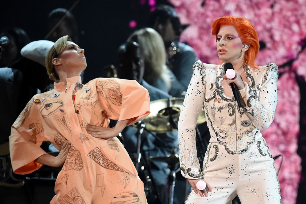 El homenaje de Lady Gaga a David Bowie en los Grammy
