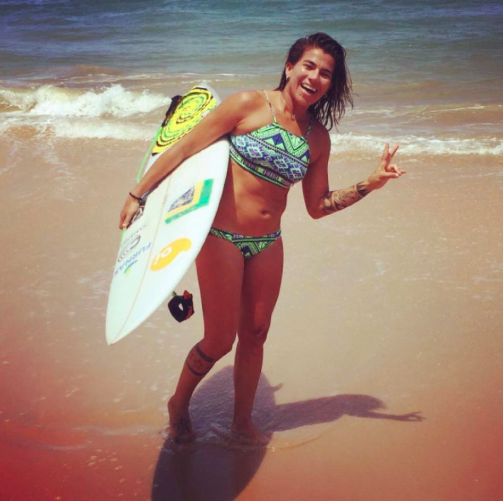 Una surfista brasileña, sin sponsor por no parecer una modelo