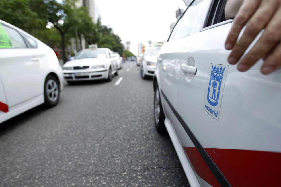 Uber llega a España, taxistas reaccionan y el Gobierno avisa