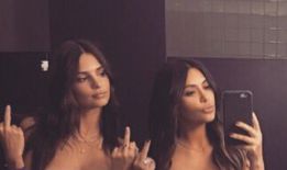 Kim Kardashian y Emily Ratajkowski posan desnudas