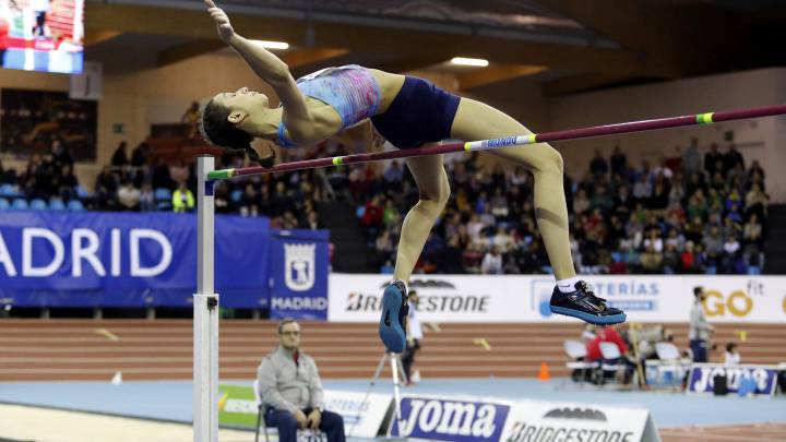 María Lasitskene salta durante el Meeting de Atletismo de Madrid en el IAAF World Indoor Tour.