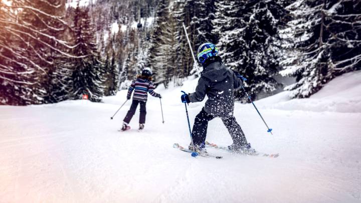 ¿Quiere que sus hijos esquíen gratis este invierno?