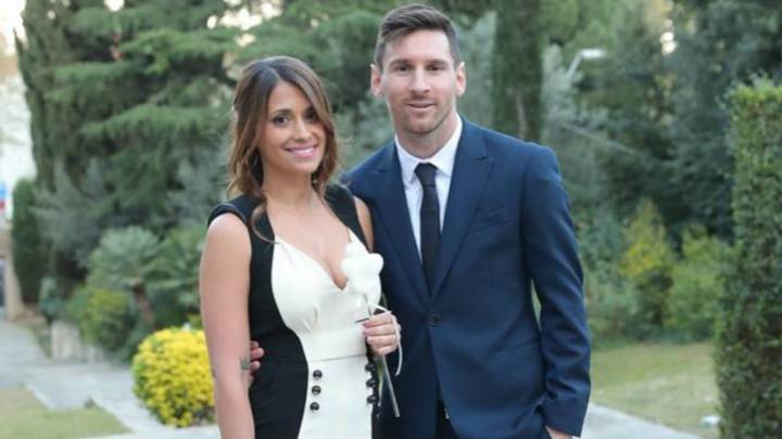Leo Messi junto a su esposa y uno de sus hijos.