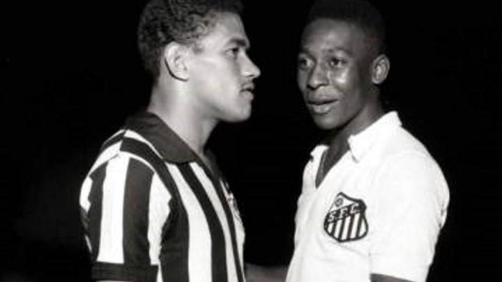 Garrincha y Pelé, con el Botafogo y el Santos, en el Trofeo Teresa Herrera de 1959.