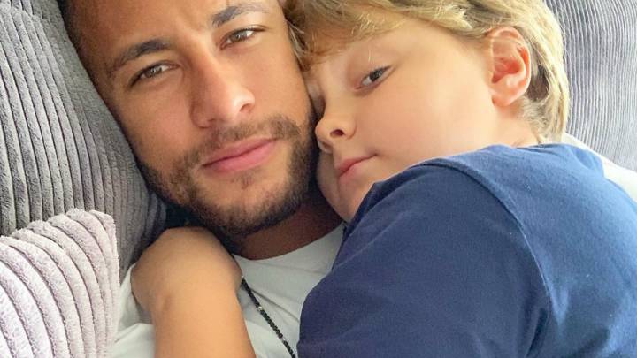 Neymar Jr y su hijo.