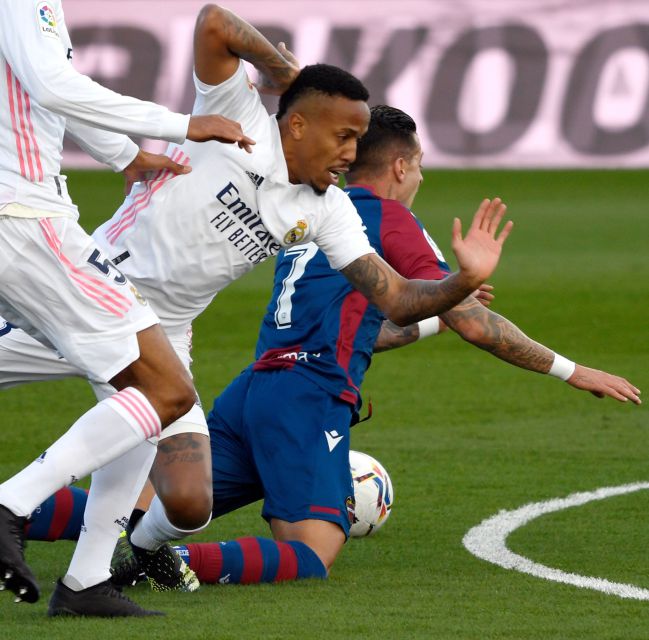 Militao durante el partido entre el Real Madrid y el Levante.