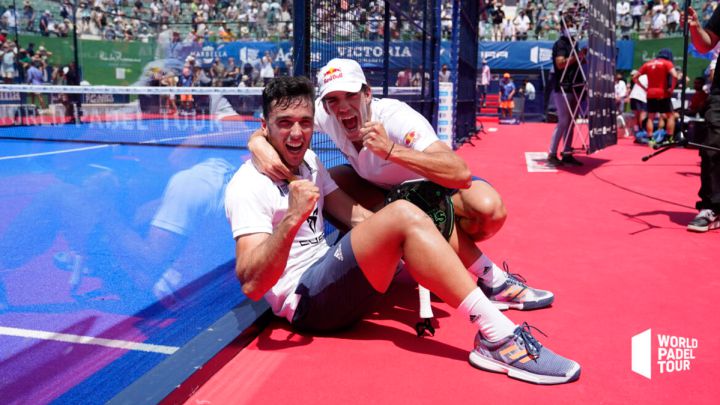 Ale Galán y Juan Lebrón celebran la victoria en el Marbella Master.