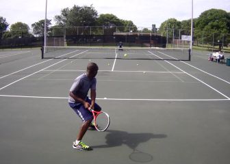 ¿Cómo es la extravagante derecha a dos manos en tenis?