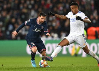 Militao frente a Mbappé; Militao con Mbappé