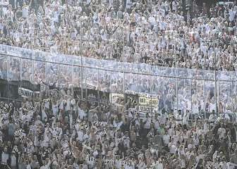 La grada blanca del Camp Nou, pone en el punto de mira la reventa de entradas.