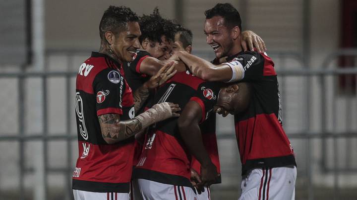 Flamengo golea a Chapecoense y avanza a cuartos de final