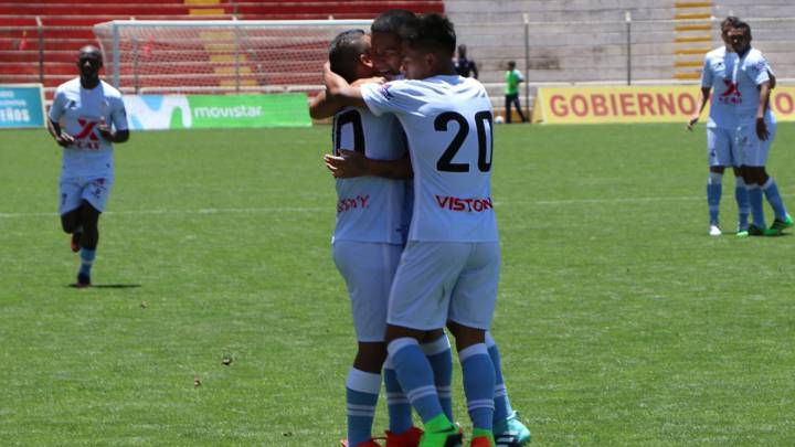 Real Garcilaso celebra un gol en el Torneo Clausura de Perú.