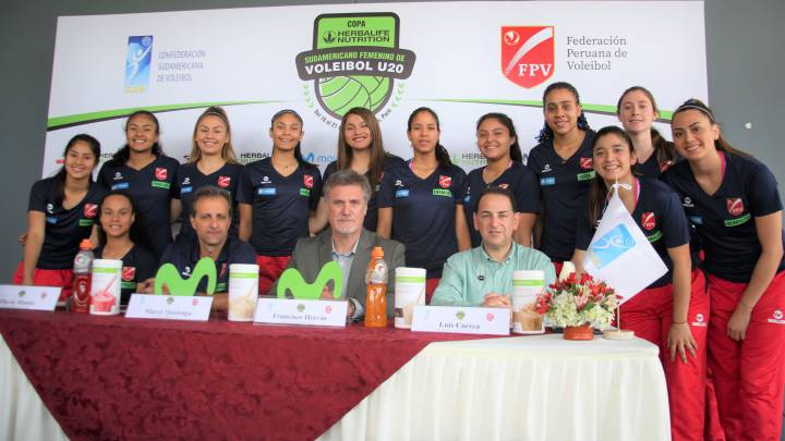 La selección femenina juvenil de voleibol femenino del Perú.