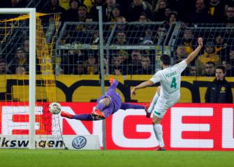 El Werder avanza en Copa con gol y penal anotado por Pizarro