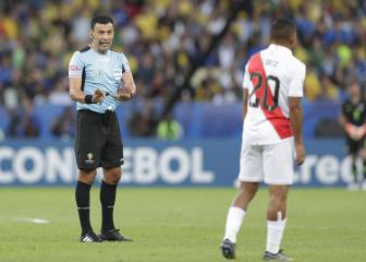 Penalti de Thiago Silva señalado tras revisión del VAR