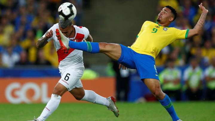 El lateral zurdo jugó el partido completo en la goleada de Flamengo en el Brasileirao desde Turquía lo sitúan en uno de los clubes de la capital.