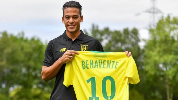 Benavente lucirá el 10 en el Nantes por Ronaldinho
