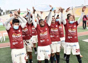 Universitario bailó solo