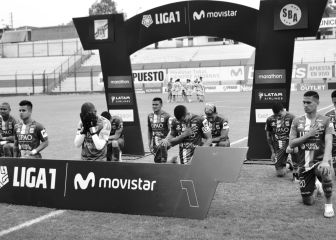 Los jugadores de Mannucci se arrodillan en señal de protesta