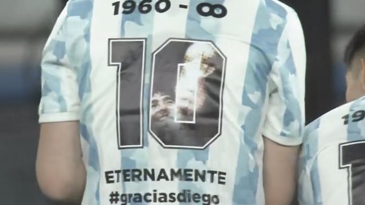 El emotivo homenaje de Argentina a Maradona, Sabella y Luque