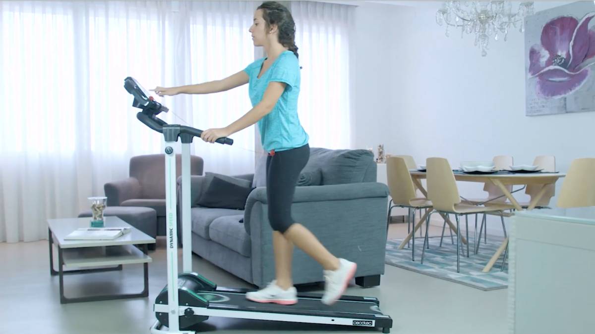 Esta cinta de andar, plegable y con pantalla LCD, tiene un descuento en Cecotec del 46%