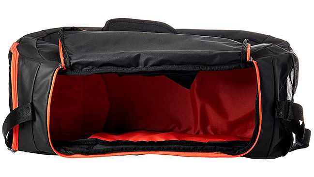 e impermeable: la bolsa de deporte Under Armour mejor valorada en Amazon - Showroom