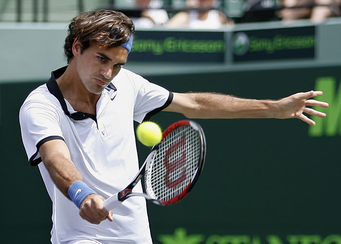 Federer pasa a cuartos tras doblegar a Acasuso
