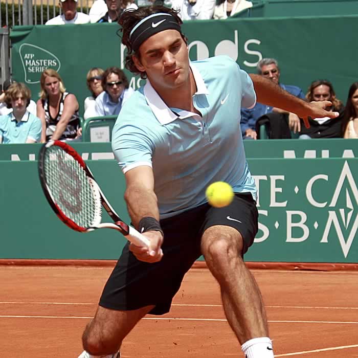Federer sufre ante Nalbandián pero se mete en semifinales