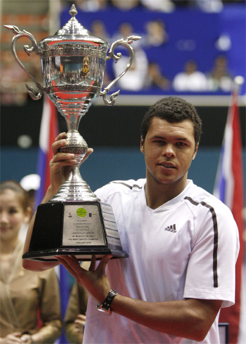 Tsonga bate a Djokovic en Bangkok y se adjudica su primer título ATP