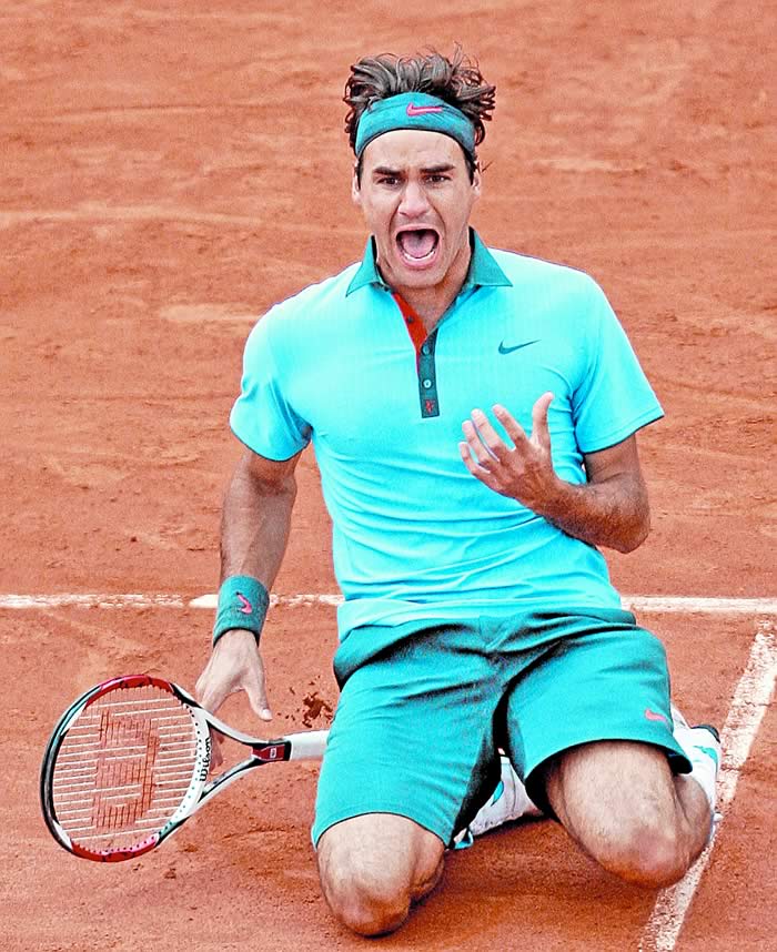 Roger Federer abraza el Grand Slam en París