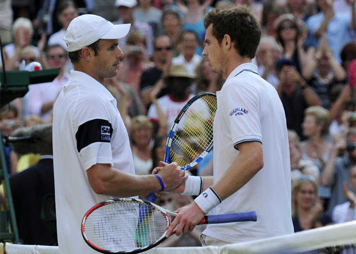 Roddick hace añicos el sueño de los británicos al apear a Murray de la final
